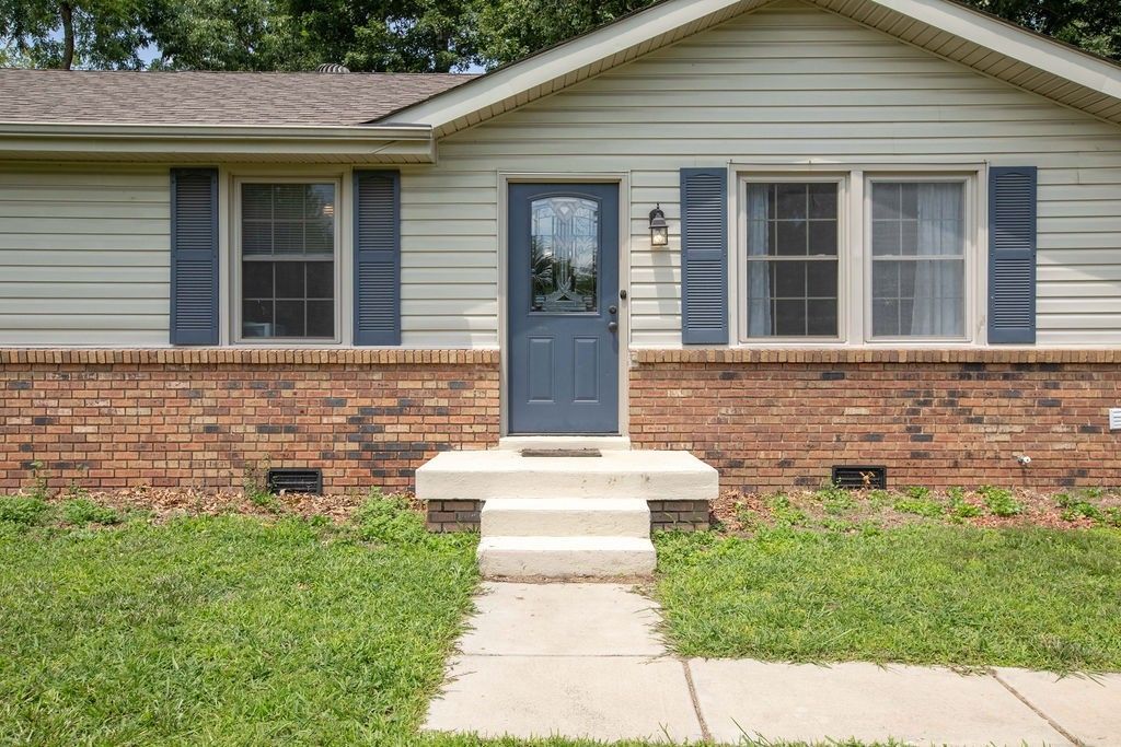 245 Charlemagne Blvd, Clarksville