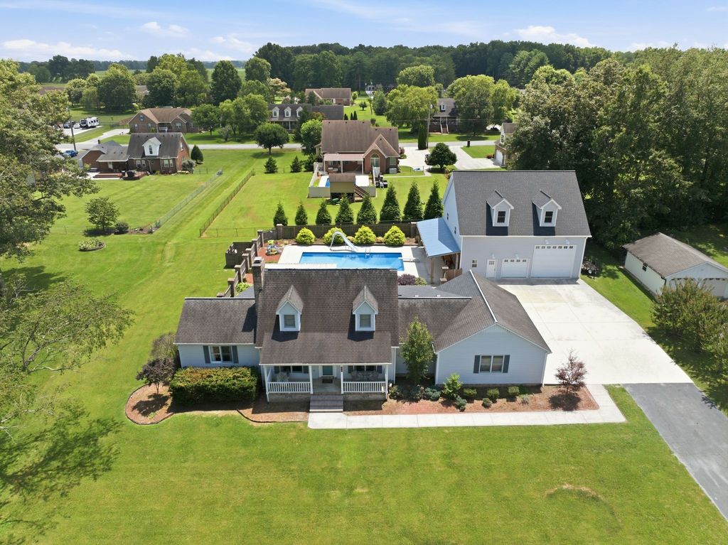 188 Red Oak Dr, Manchester