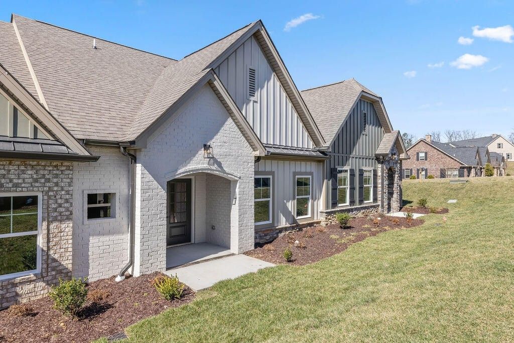 92 Founding Way, Lookout Mountain