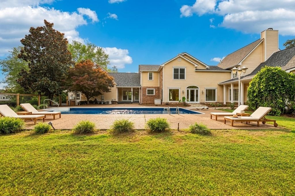 643 Cornwall Rd, Clarksville