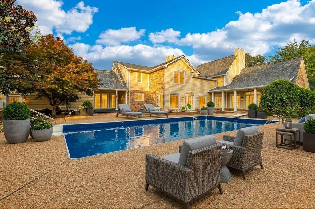 643 Cornwall Rd, Clarksville