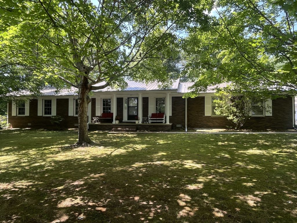 23 Woods Edge Rd, Winchester