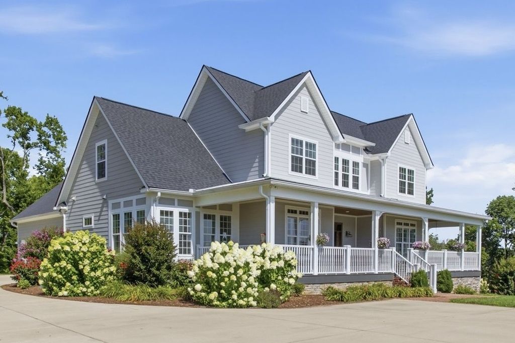 1318 Theta Pike, Columbia