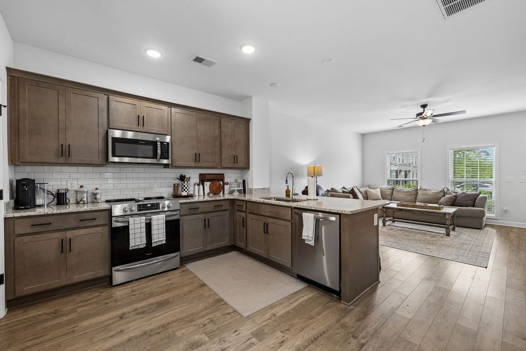 201 Harvard Dr, Gallatin