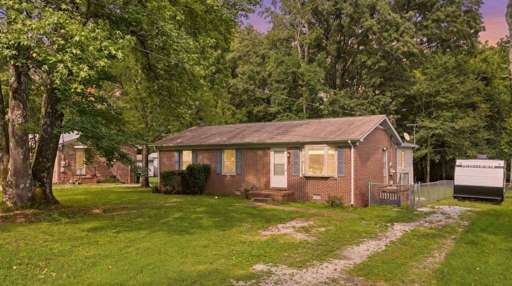 929 S Franklin St, Tullahoma