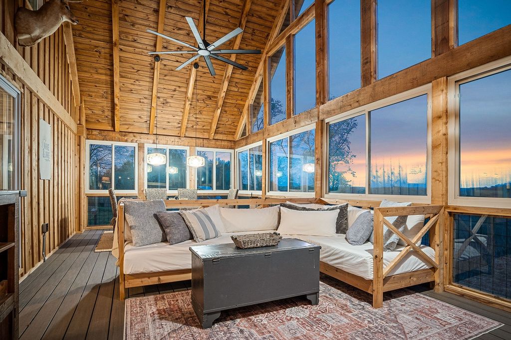 446 Oak Dr, Smithville