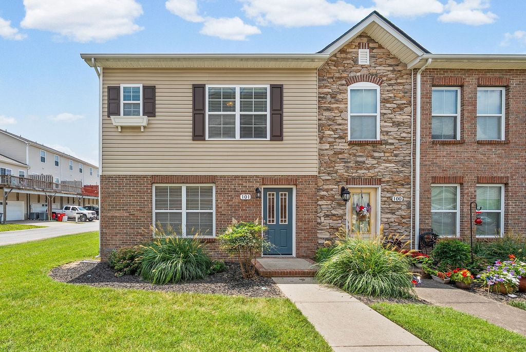 101 Whitman Xing, Clarksville