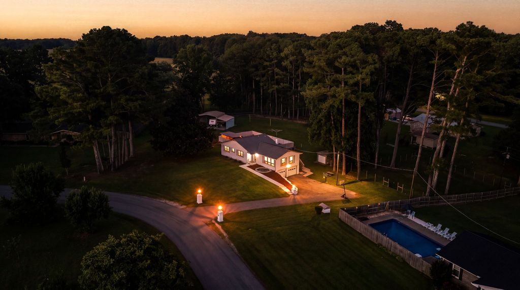 13 West Rd, Fayetteville