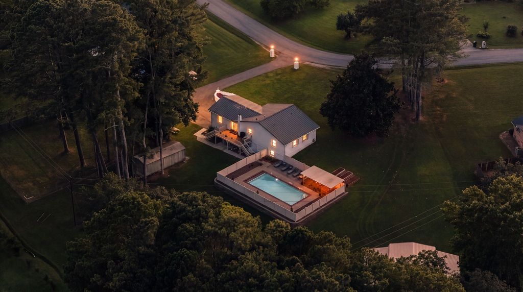 13 West Rd, Fayetteville