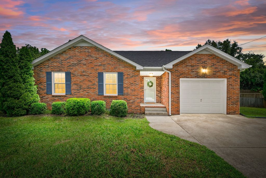 2223 Kim Dr, Clarksville