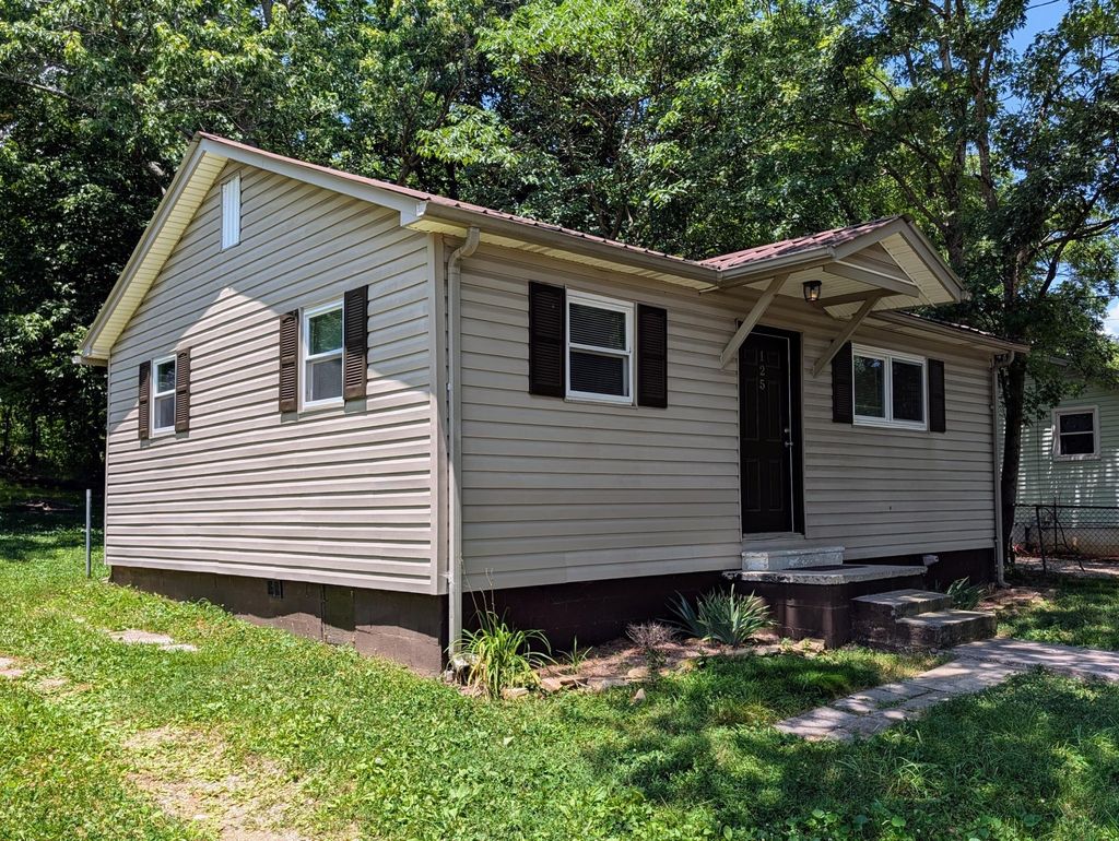 125 Dixie Drive Ne, Cleveland