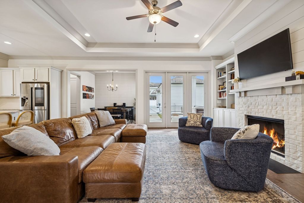 1566 Drakes Creek Rd, Hendersonville