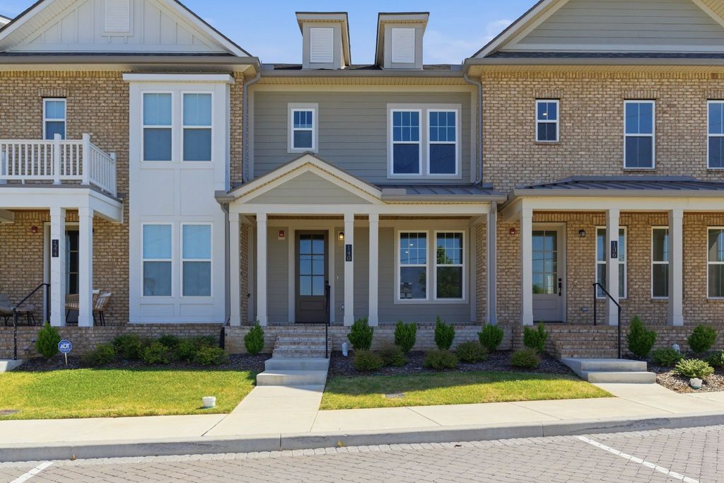 140 Nearwater Place, Hendersonville