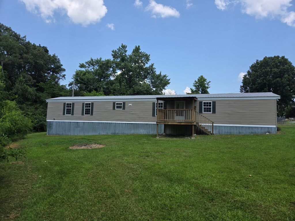 121 Sealtest Dr, Hohenwald