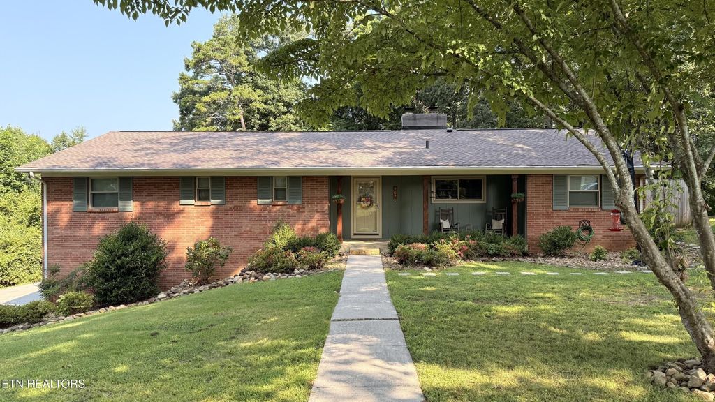 907 W 6th Ave, Lenoir City