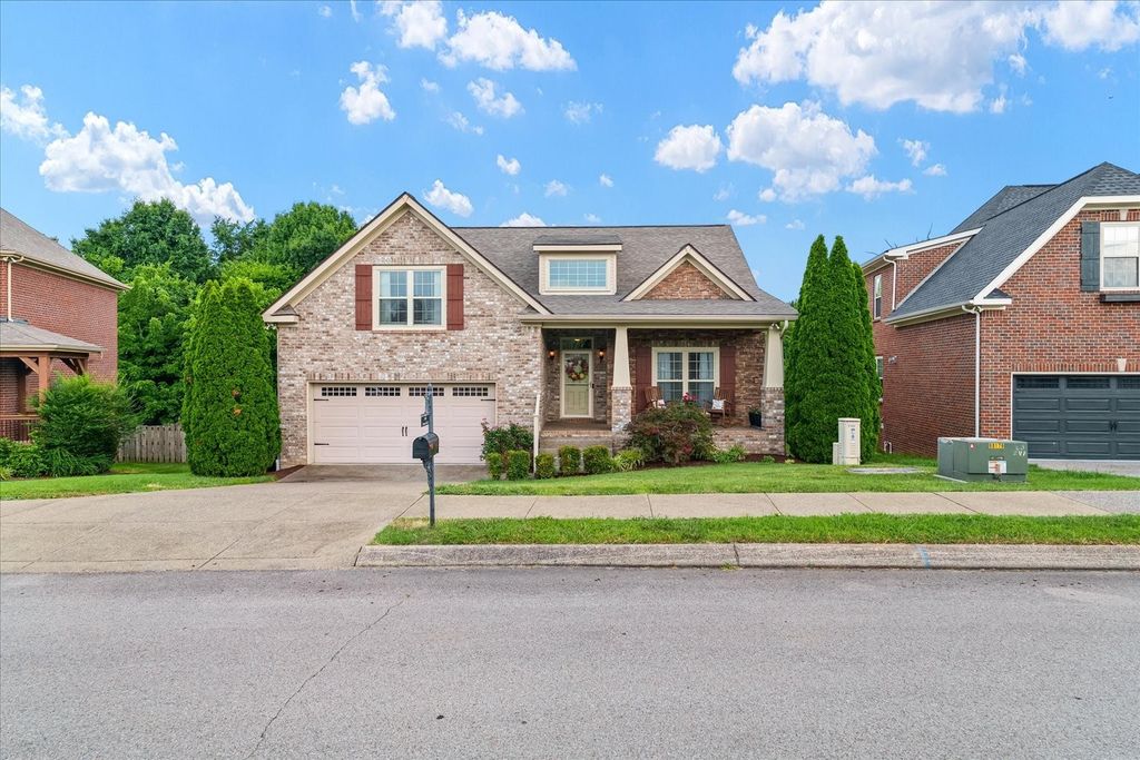 1002 Aenon Cir, Spring Hill