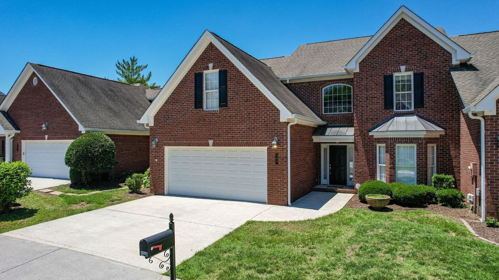 109 Overbriar Drive Nw, Cleveland