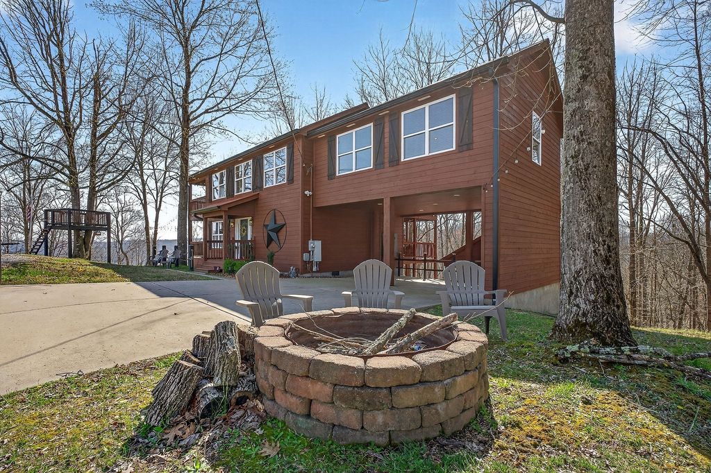 300 Crest Dr, Smithville