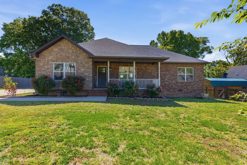 100 Mockingbird Ln, Hartsville