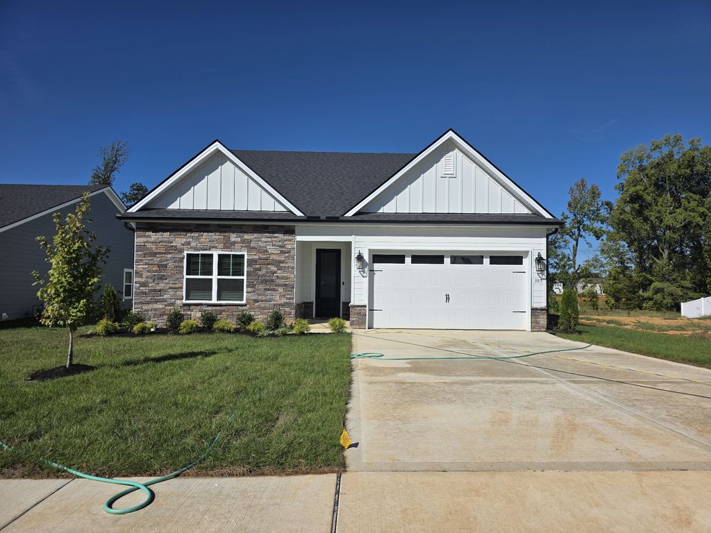 385 Springbrook Blvd, White House