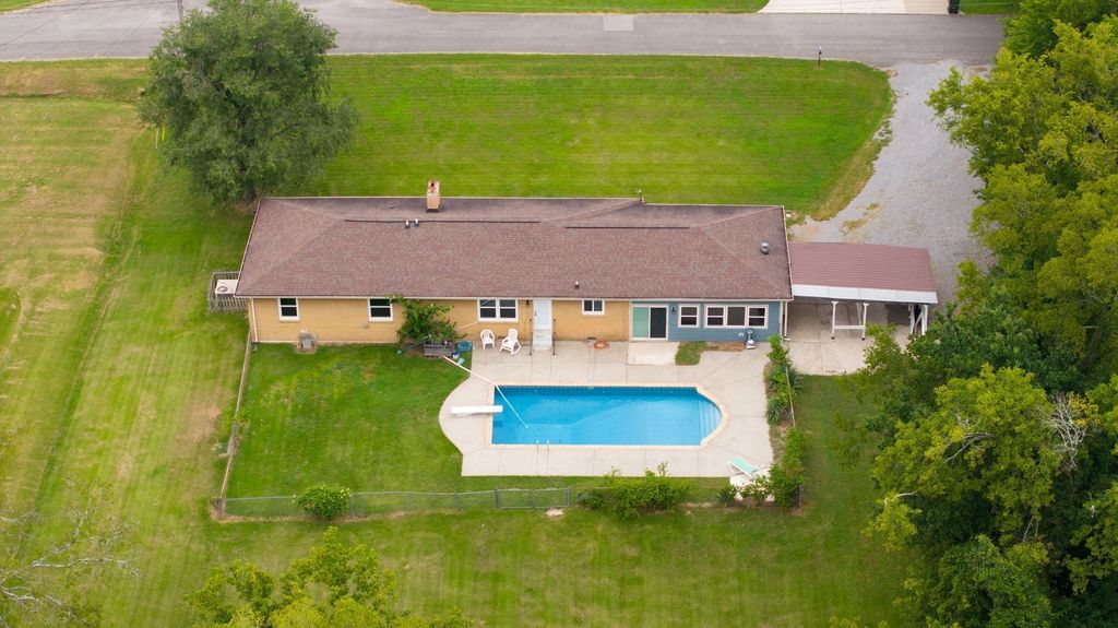 853 Rogers Rd, Gallatin