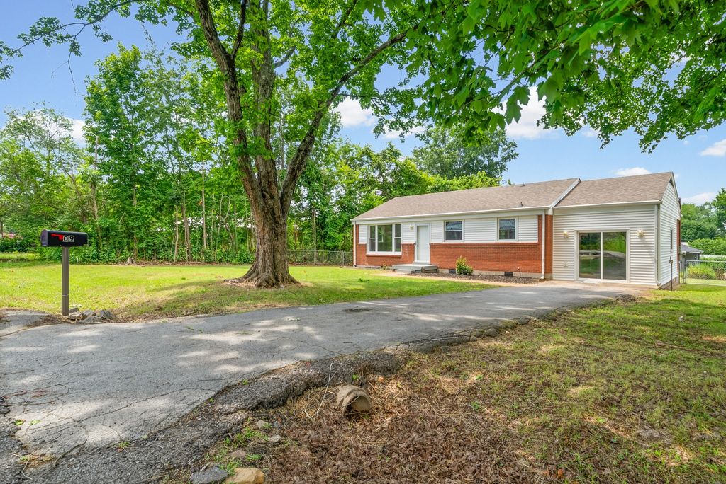 9 Lealand Drive, Clarksville