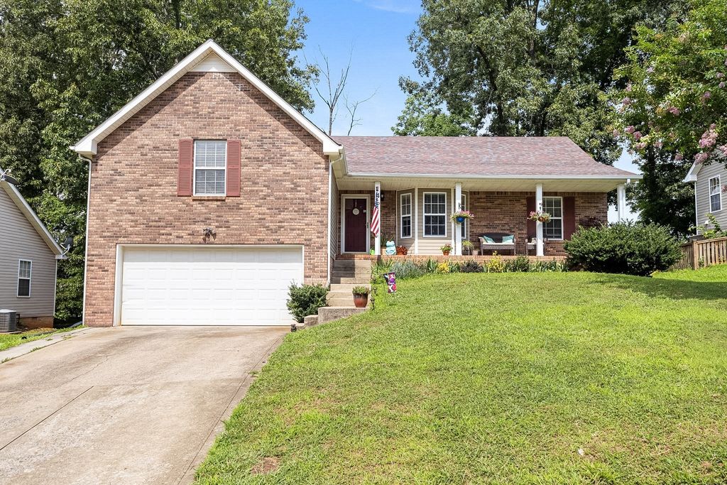 1461 Cedar Springs Cir, Clarksville