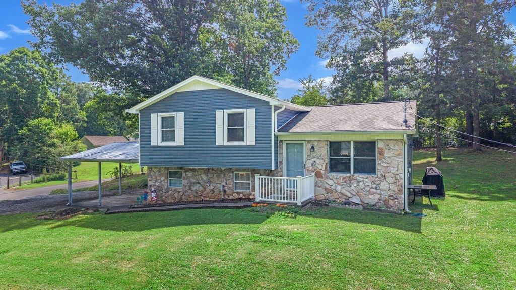 442 Corvin Road Ne, Cleveland