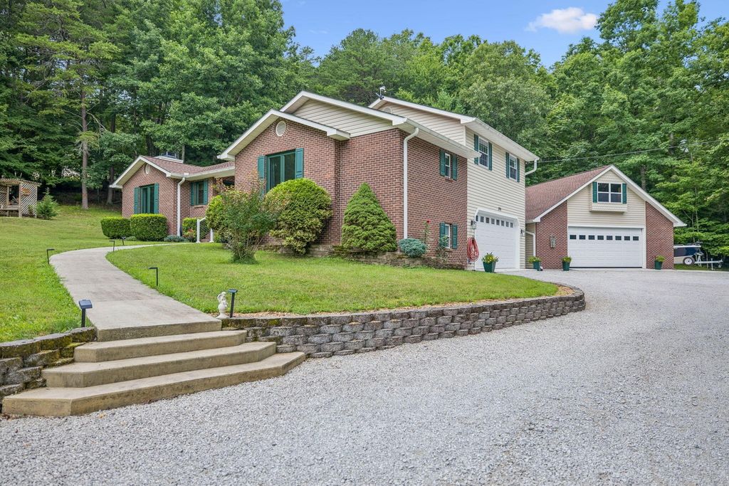 290 Goodstock Road, Crossville
