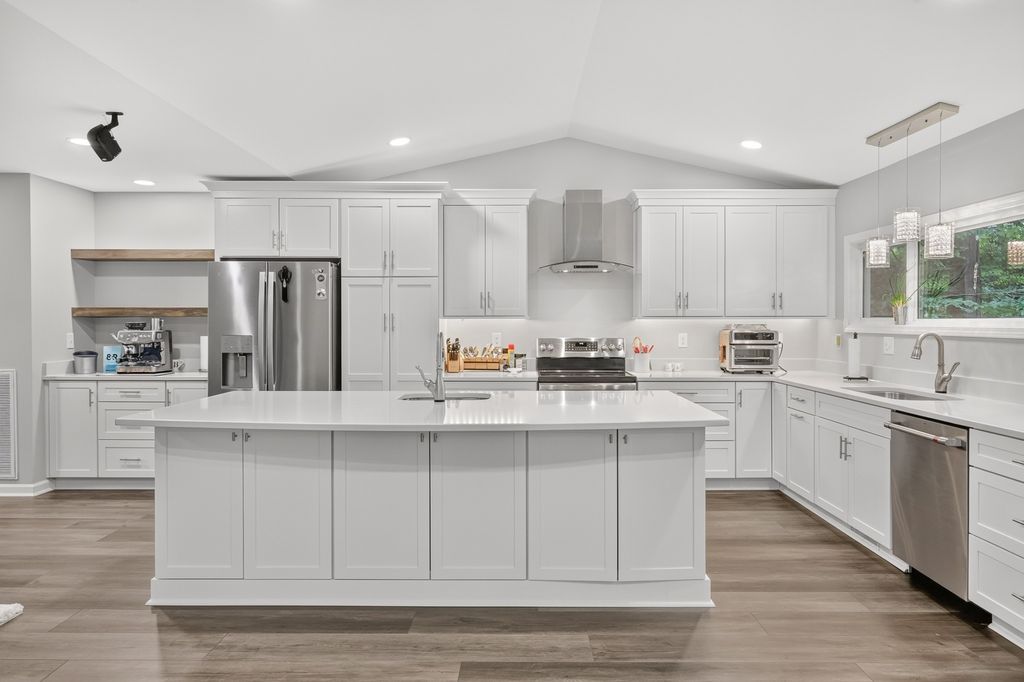 1011 Valley Ln, White House