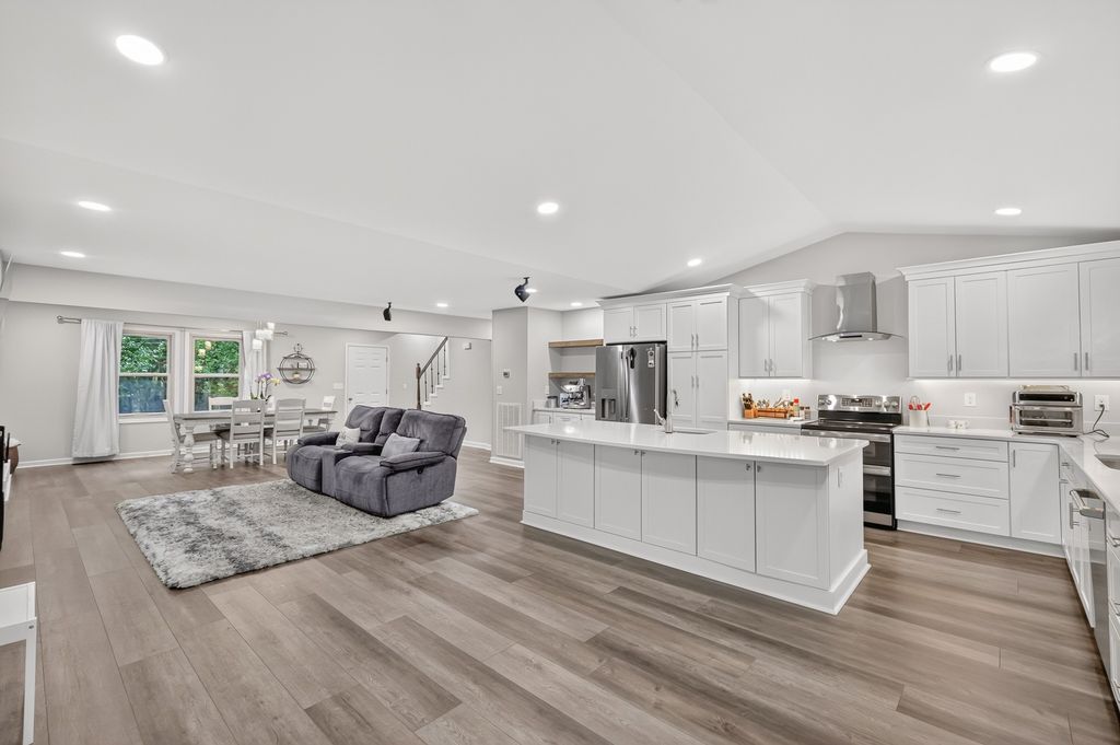 1011 Valley Ln, White House