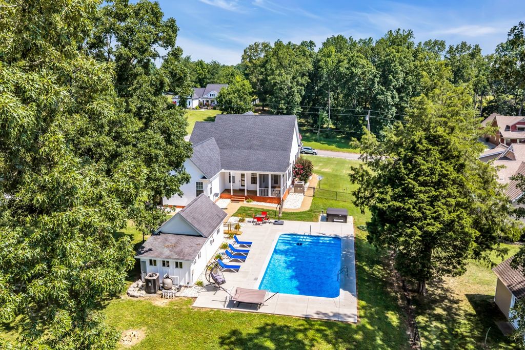 109 Hillside Dr, Dickson