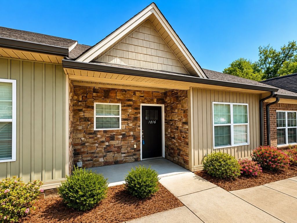 1816 Bell Tower Lane Ne, Cleveland