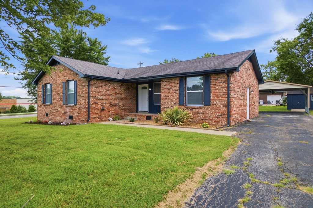 120 Overlook Dr, Hendersonville