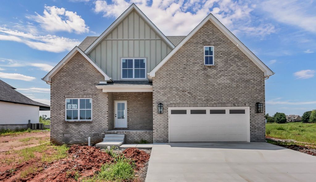 210 Low Plains Ln, Clarksville