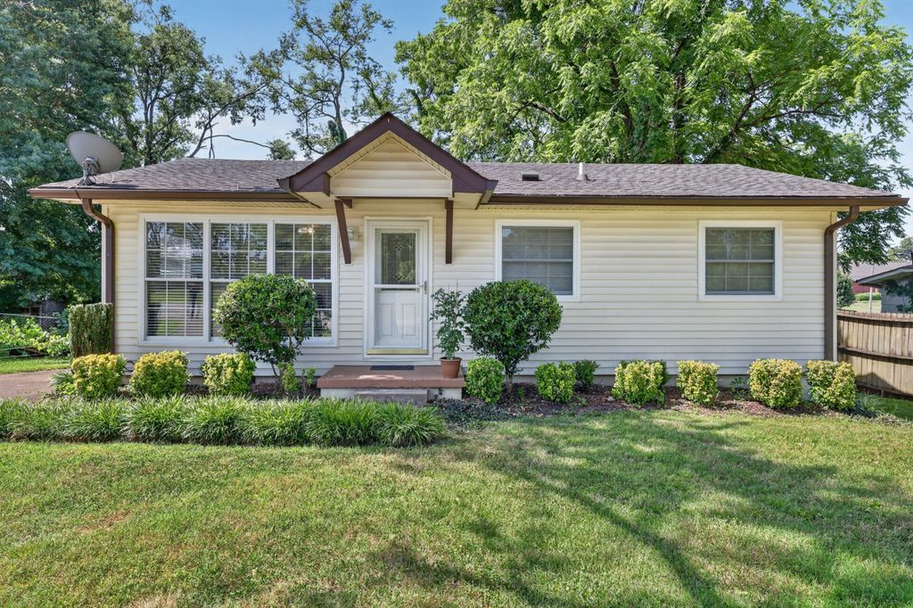 402 Joann St, Gallatin