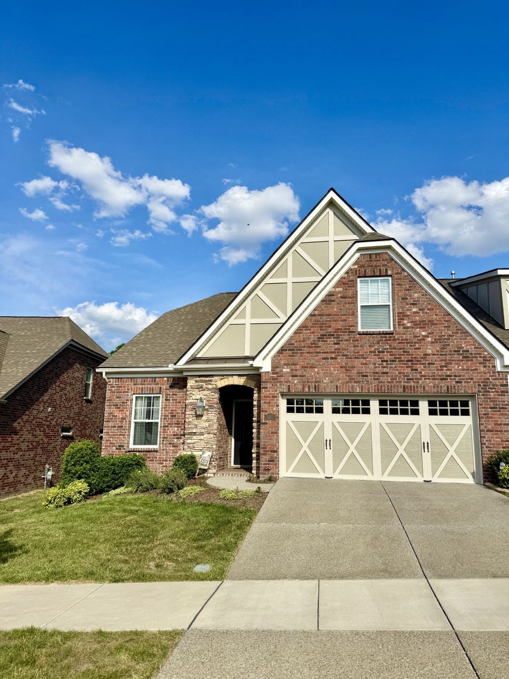 883 Cherry Grove Dr, Hendersonville
