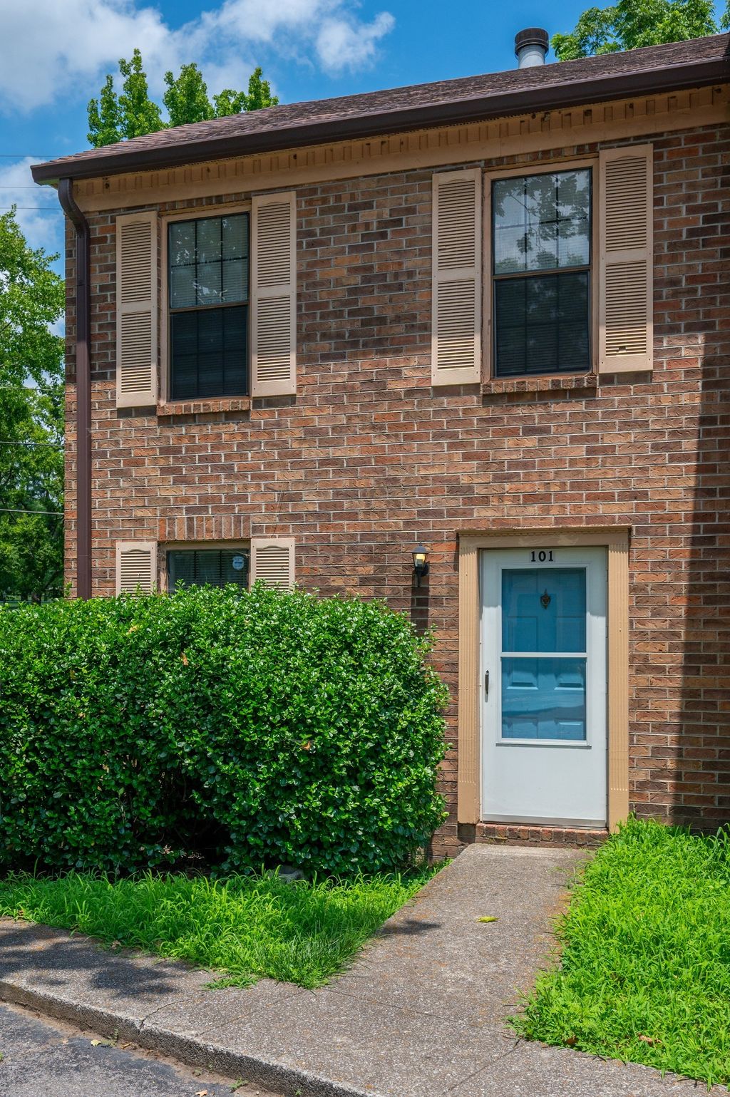101 Coventry Woods Dr, Madison