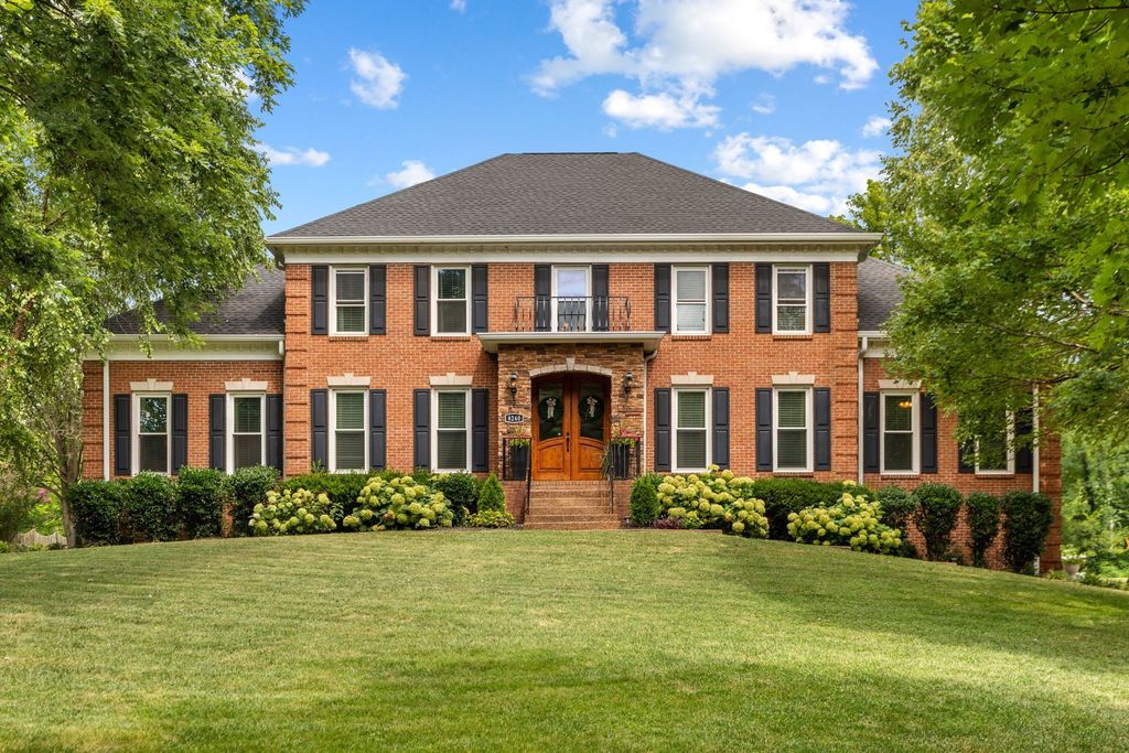8240 Moores Ln, Brentwood