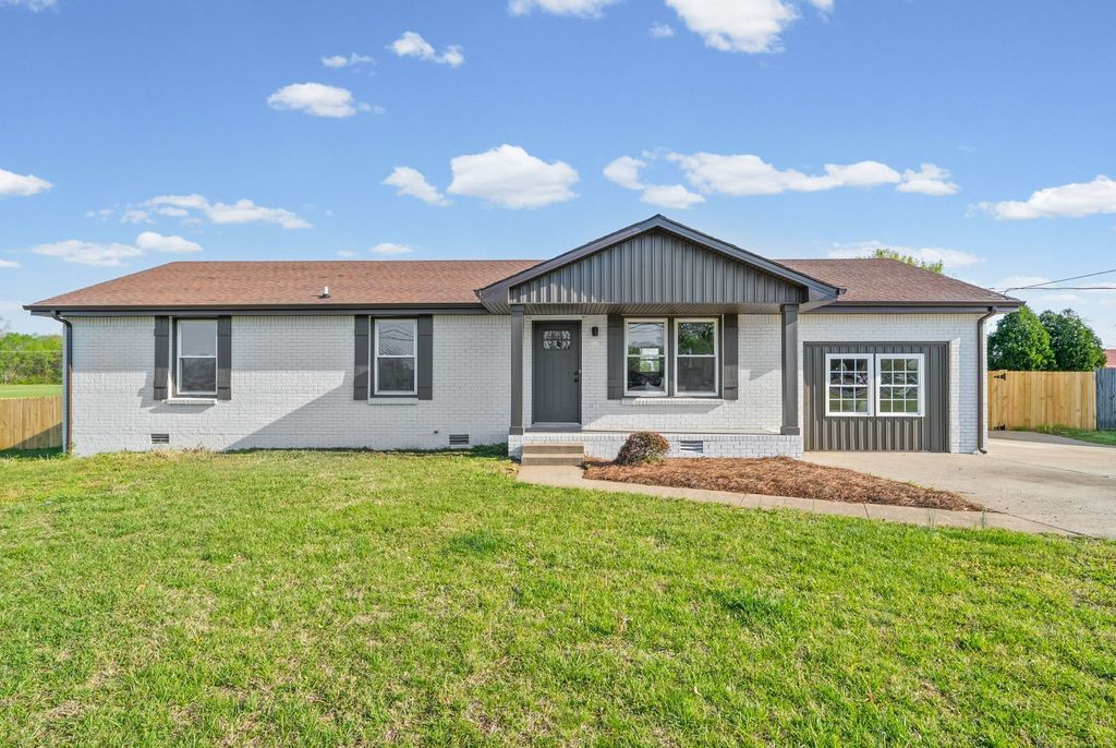 341 Cunningham Ln, Clarksville