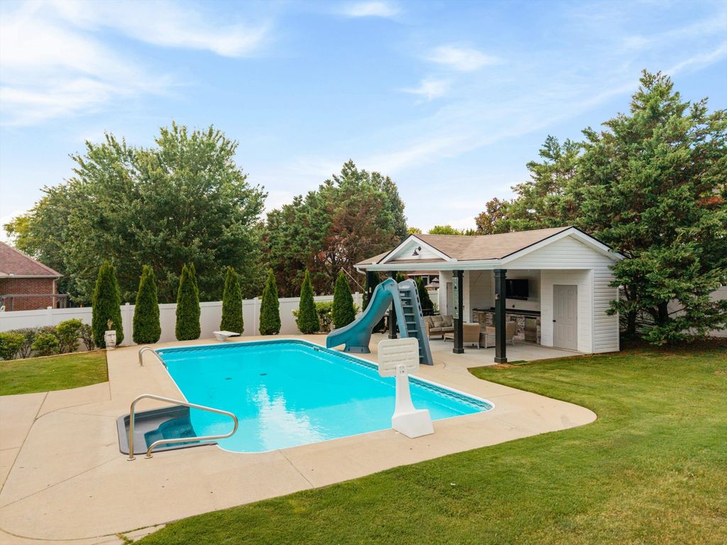 3264 Colchester Cir, Lebanon