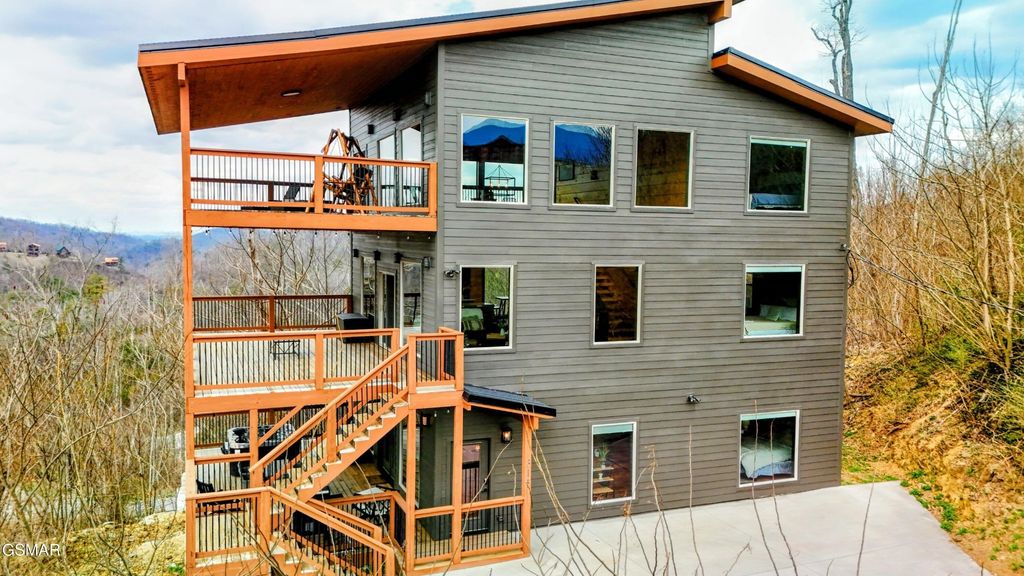 315 N Mountain Trail, Gatlinburg