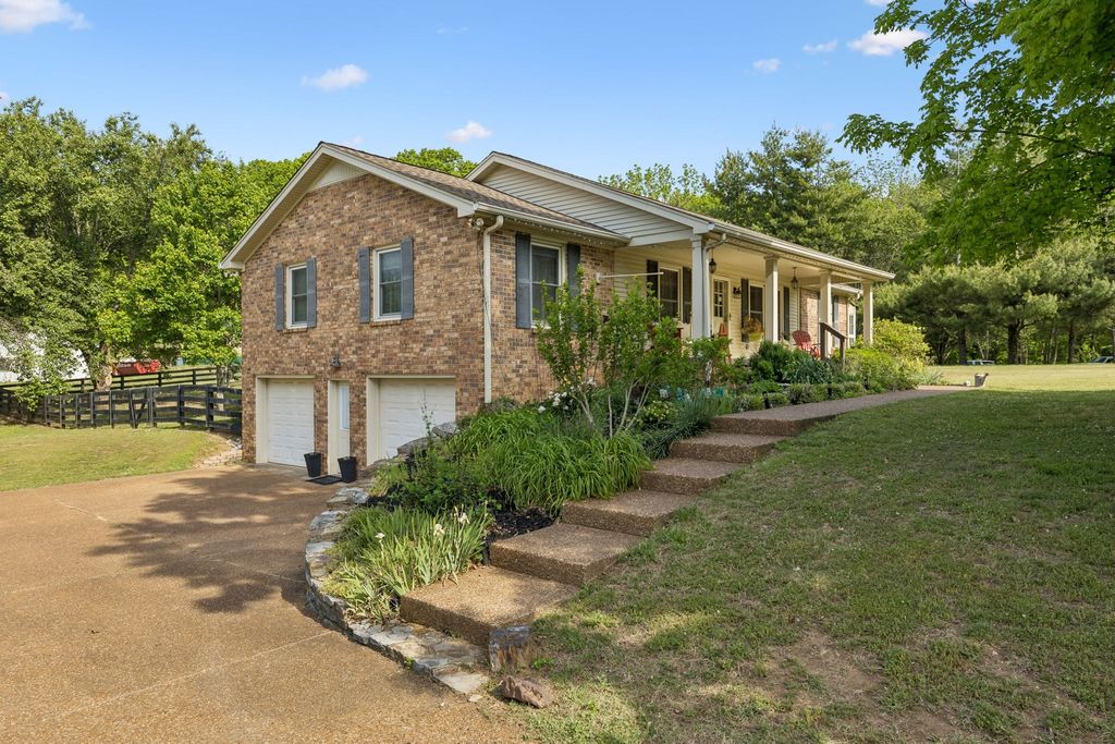 2751 Standing Oak Dr, Thompsons Station