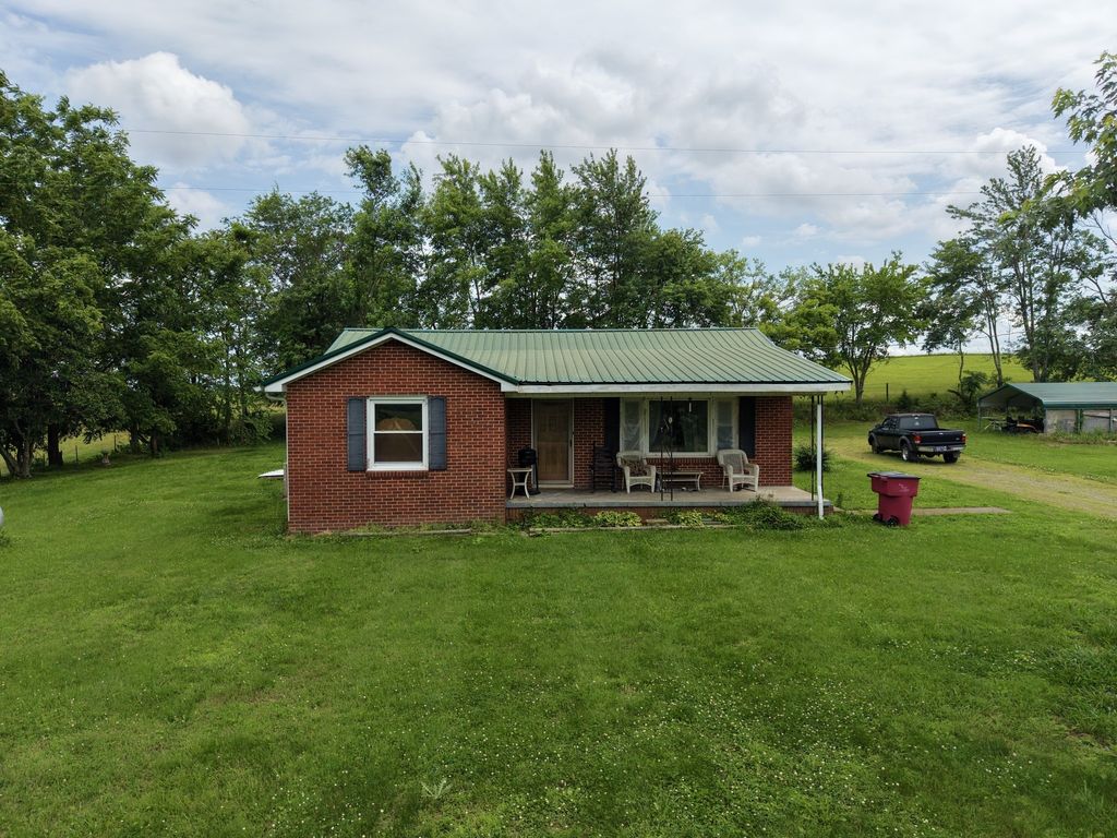 980 West Rd, Red Boiling Springs