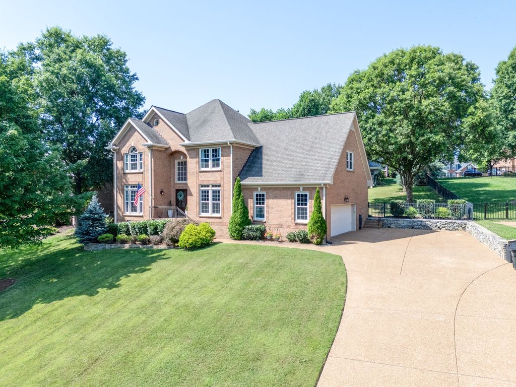 136 Ballentrae Dr, Hendersonville