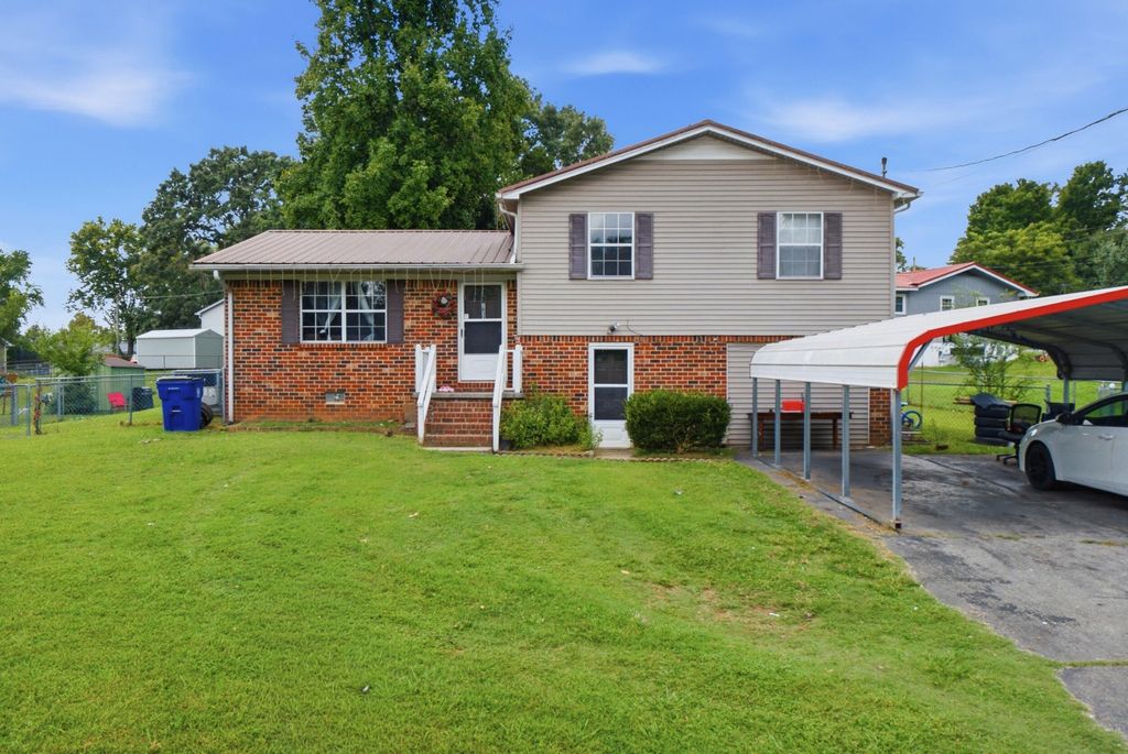 1833 Twin Brook Drive Sw, Cleveland