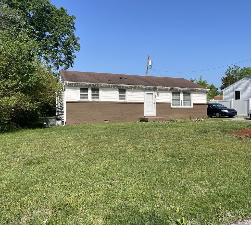 824 Country Club Dr, Clarksville