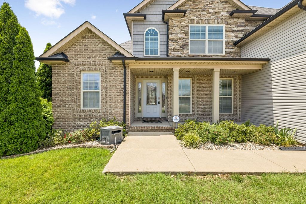 2212 Ellington Gait Dr, Clarksville
