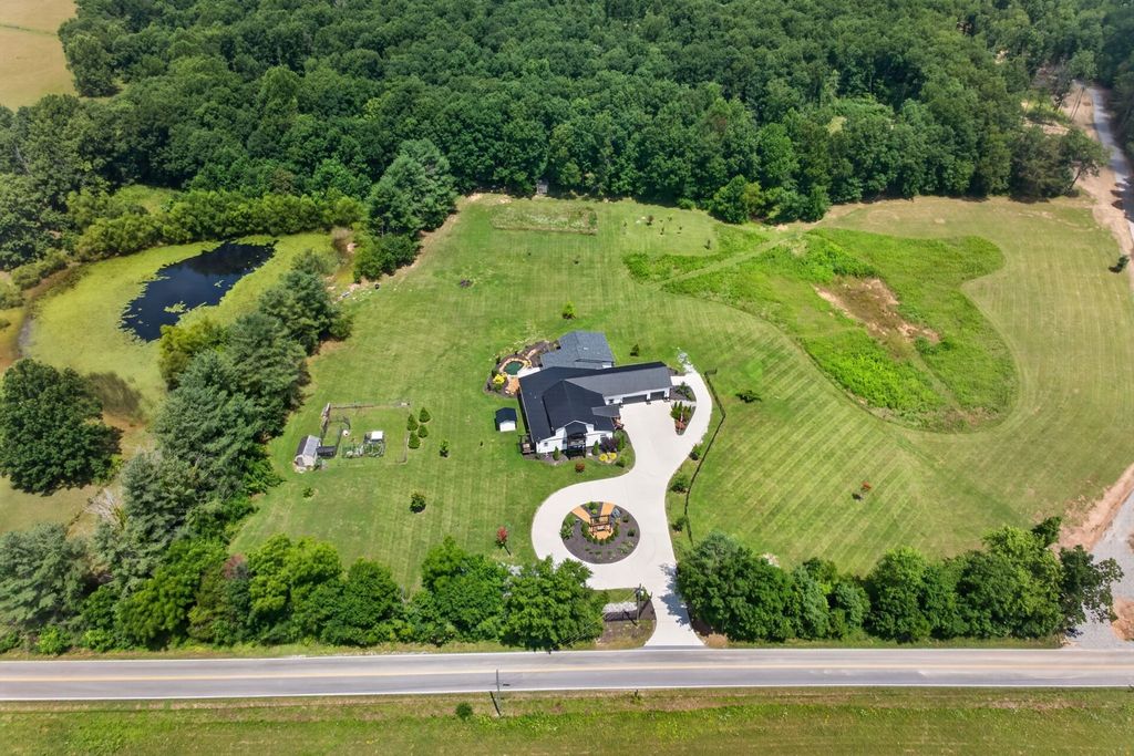 3358 Plateau Rd, Crossville