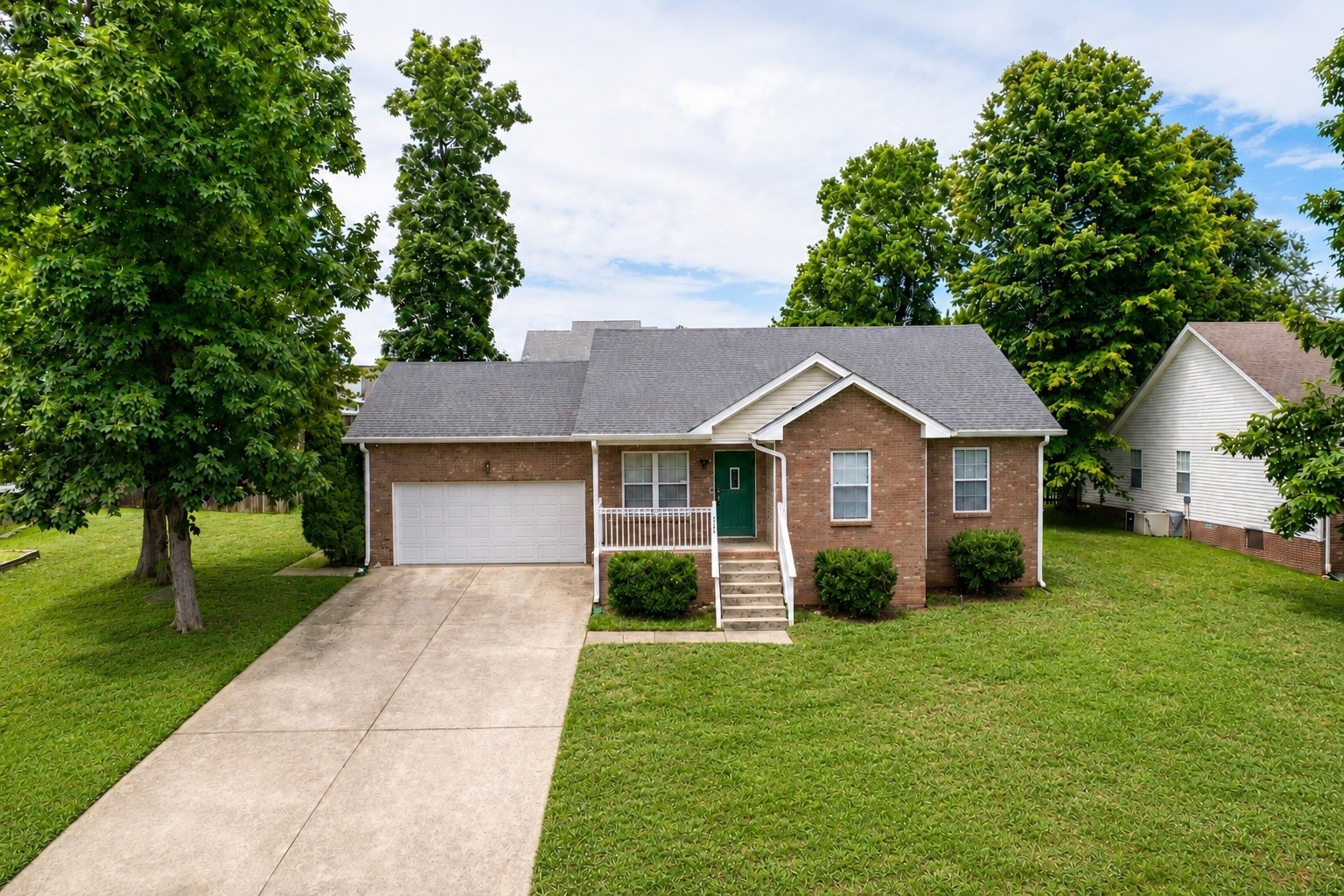 Photo for MLS 3264005 in 1721 Hazelwood Rd Clarksville, TN - 37042